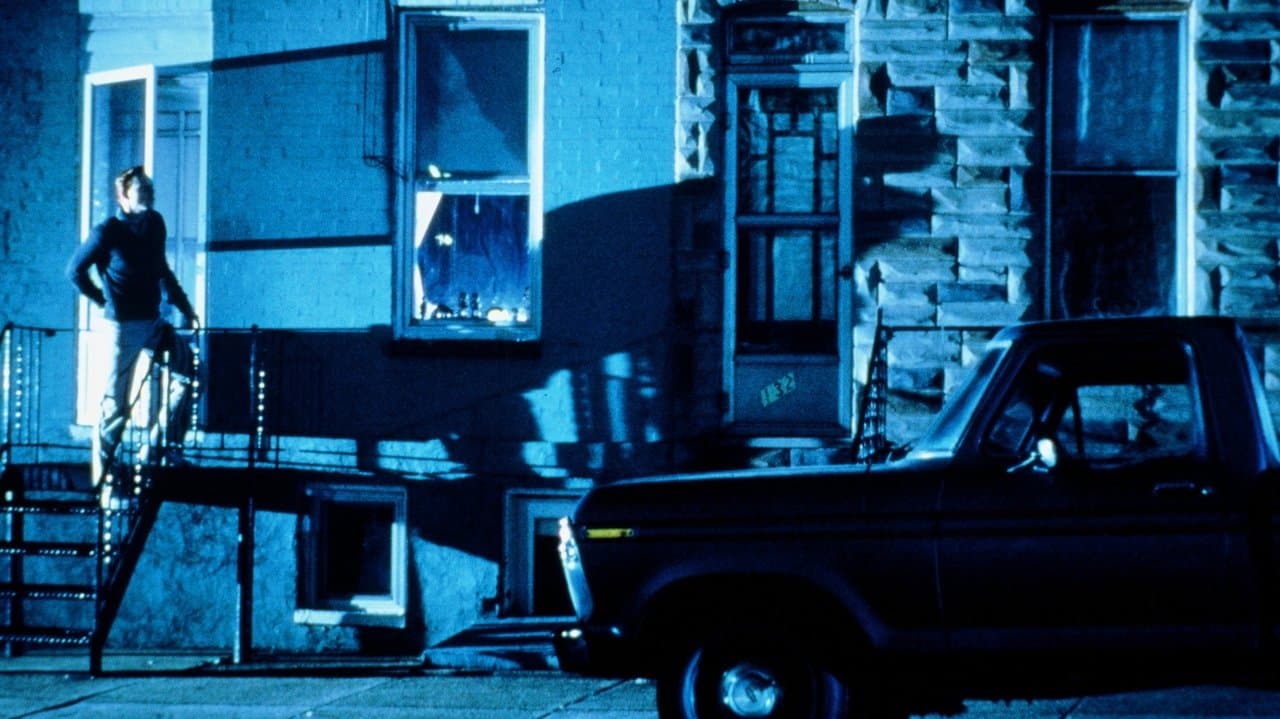 Biri Bizi Gözetliyor